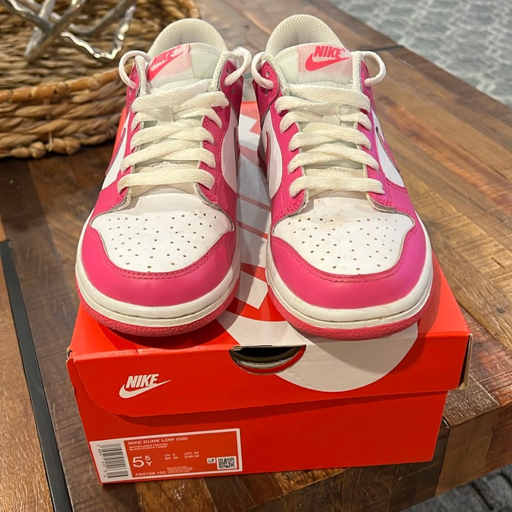 Nike low dunks white/laser fuchsia size 5